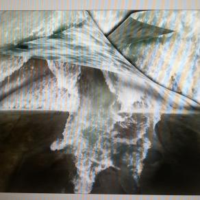 Rubarsi abbracci sul portone di casa. 