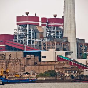 China. Shanghai. Contrasti tra nuovo e antico 1/2