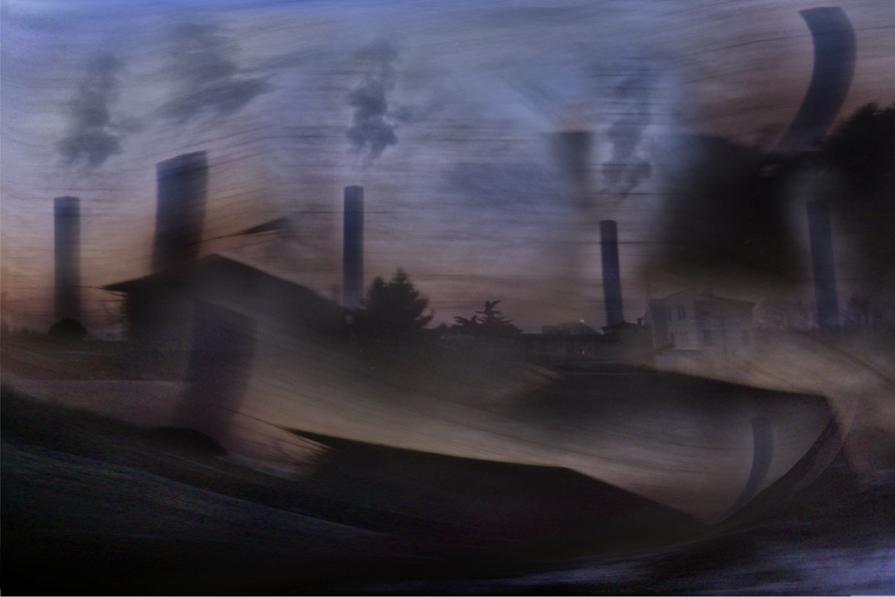 San Zeno del Naviglio.VEDO  A2A sull  lato  destro del treno.