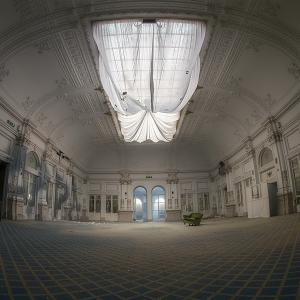 L'amore è come quegli alberghi ammobiliati dove tutto il lusso si trova nell'ingresso.