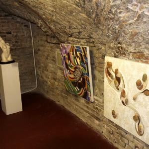 FOTO mostra LA FORMA E LA LUCE NASCOSTA.