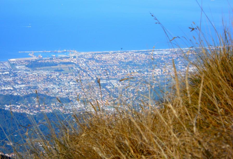 DALLE APUANE ALLA COSTA TIRRENICA