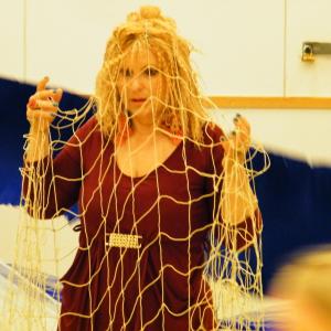 “LA SIRENA. ARTE-LA MIA SECONDA PELLE” PERFORMANCE ROSA DIDONNA PRESSO LA SCUOLA HÖNTTÄMÄEN, OULU, FINLANDIA