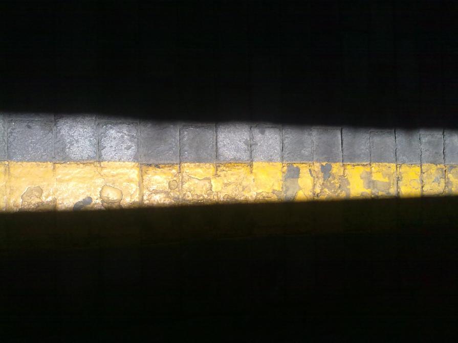 Serie foto col cellulare, nr.1 "La linea gialla, Termini" Serie foto col cellulare, nr.1 "La linea gialla, Termini"