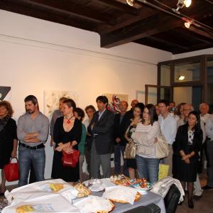 FOTO mostra LA FORMA E LA LUCE NASCOSTA.