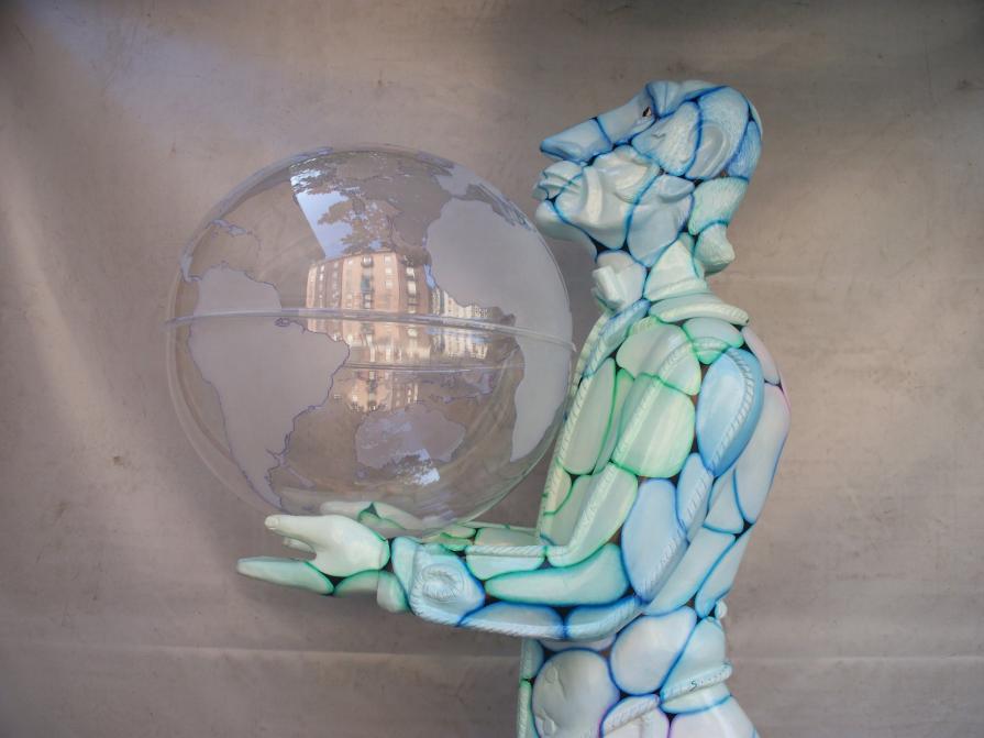 TERRA ( come un vecchio regalo , rimasto in soffitta )