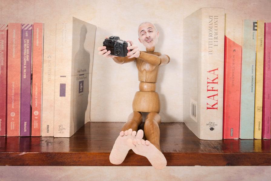 Photographer in action: Self-portrait.