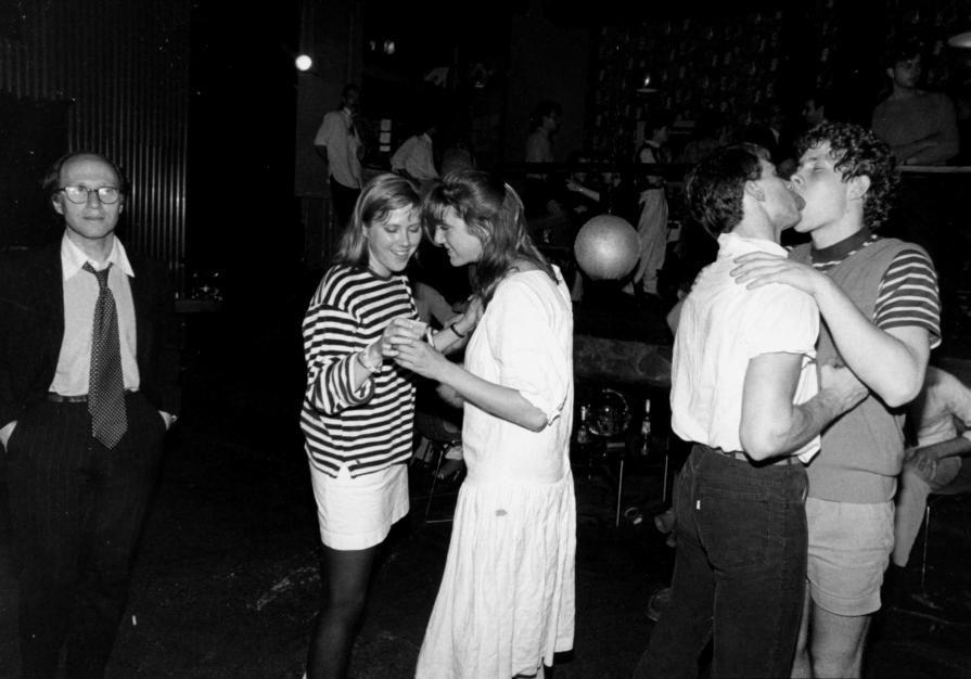 Help me!  I am Heterosexual!