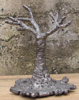 Albero da una zona industriale