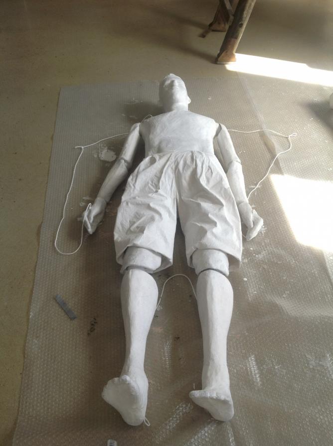 Urban marionnette/5 Puppet string and bunraku type, size human. Resin.