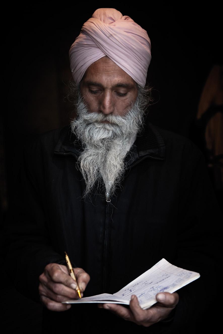 MAD ON PAPER  fotografia incisione e pittura  “Sulla scala rossa de La Feltrinelli” Marcello SCOPELLITI “Punjab, Sonny" - photo exhibition