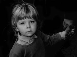 brut carniollus - holding hands