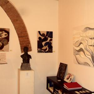 FOTO mostra LA FORMA E LA LUCE NASCOSTA.