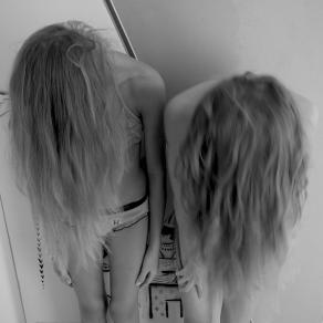 La danse des jeunes filles rose, serie