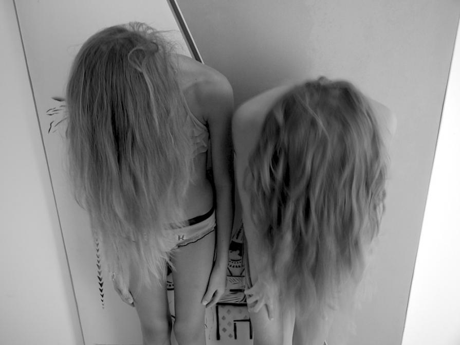 La danse des jeunes filles rose, serie