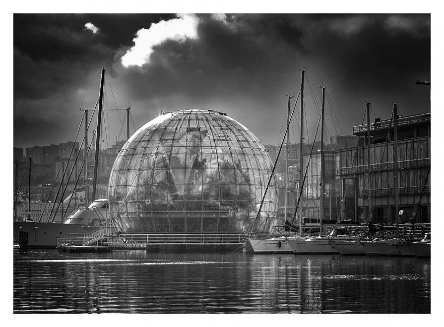 Palla di Renzo Piano -- Porto Antico - Genova