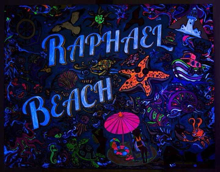 LOGO RAPHAEL BEACH- ILLUIMINAZIONE AL BUIO DIPINTO SU COMMISSIONE INNOVAZIONE TECNICA