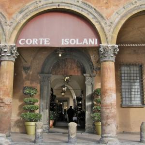 DOPPIO VERNISSAGE A CORTE ISOLANI (BOLOGNA)