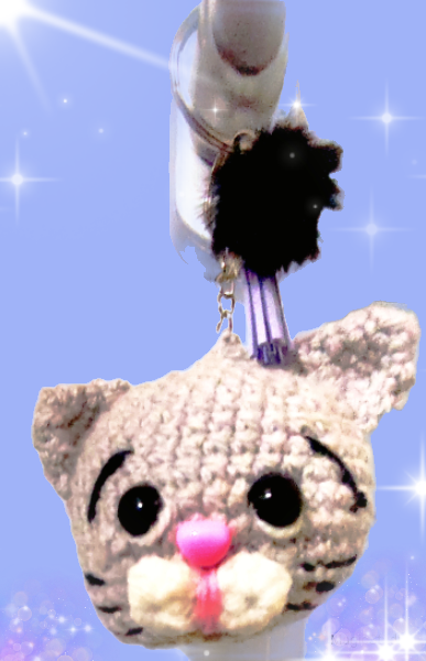 ...keychain with cat crochet...