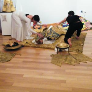 "Patriarchal family in the limelight" "Patriarchal family in the limelight"