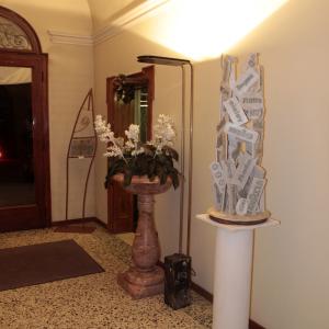 MOSTRA ALLA "MERIDIANA" DI MODENA ,22 DICEMBRE 2013-12 GENNAIO 2014.