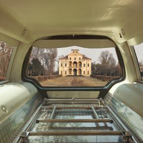 Mercedes-Benz Passo Lungo (Funeral Car)