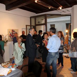 FOTO mostra LA FORMA E LA LUCE NASCOSTA.