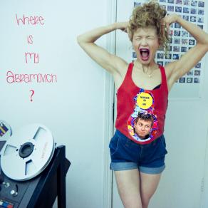 i wanna be a feminist but i still can't find benefits in porno.....Hello....