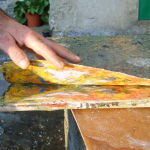 Teoria del metamorfismo cromatico. Fase di asporto, come da video, della materia solidificata dal supporto Teoria del metamorfismo cromatico. Fase di asporto, come da video, della materia solidificata dal supporto