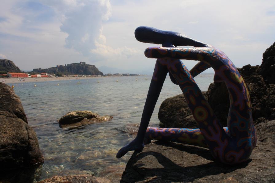 Su uno scoglio in mezzo la mare 