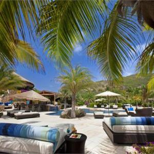 Carribbean resort vanishing edge pool