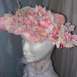 Metamorfismo cromatico della materia che prende forma Metamorfismo cromatico della materia che prende forma