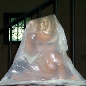 i bambini nascono con gli occhi aperti