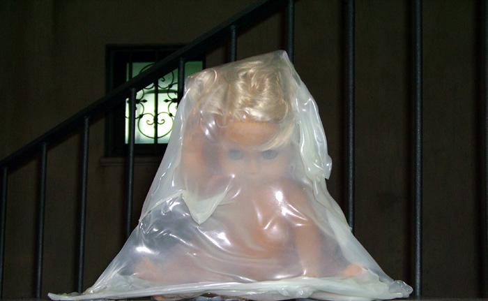 i bambini nascono con gli occhi aperti