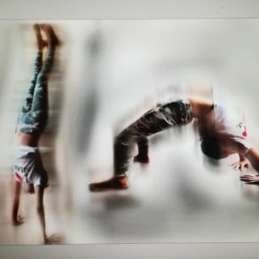 Tutta la sua ricerca in due elementi . Orizzontale e verticale. 