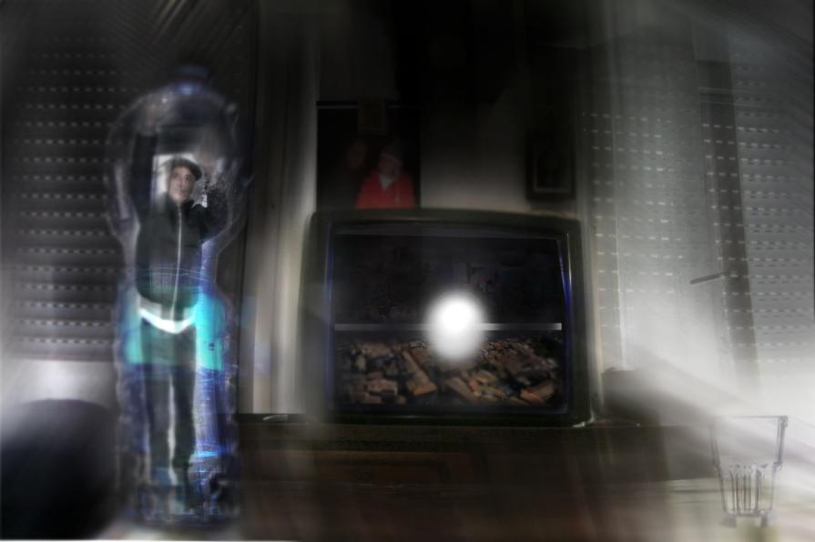 imbottigliati viviamo imprigionati. imbottigliati viviamo imprigionati.