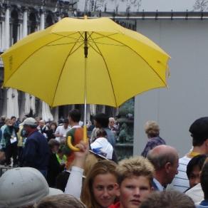 raggi di sole tra la gente