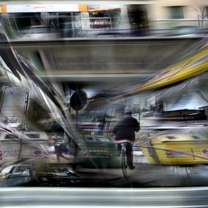 in viale Piave 95, il cassonetto colmo.straborda il contenuto.