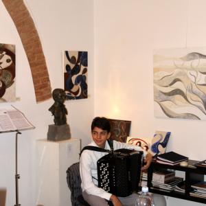 FOTO mostra LA FORMA E LA LUCE NASCOSTA.