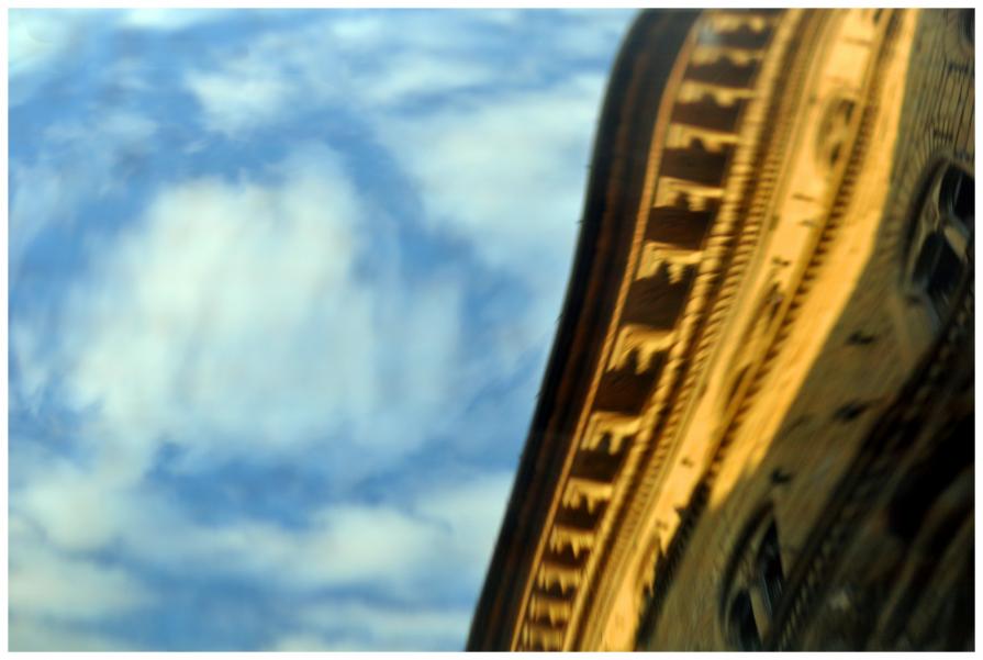 An hour, same square (Florentine car glass)