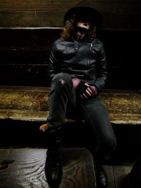 Simon dopo uno dei suoi concerti rock