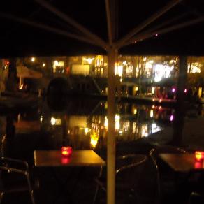 < A lume di candela sulle rive del fiume ti aspetto >