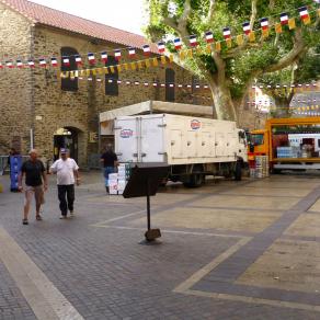 Un matin, place du 18 juin