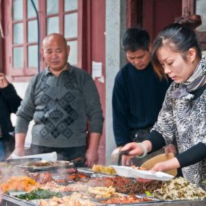 China. Shanghai. Contrasti tra nuovo e antico 1/2
