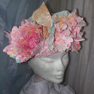 Metamorfismo cromatico della materia che prende forma Metamorfismo cromatico della materia che prende forma