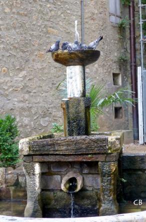 Une fontaine...