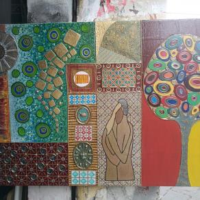 Campi materici dorati con resina e con abbraccio e albero