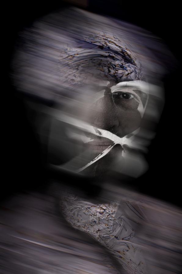 autoritratto di un uomo di plastica.