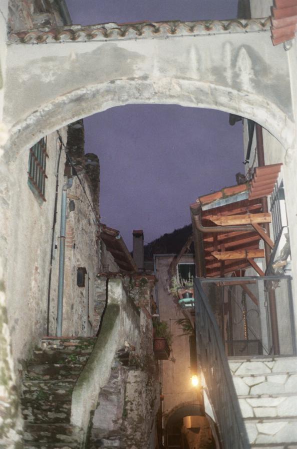 Angolo di Zuccarello, borgo medioevale ligure, avvolto da luce spettrale...