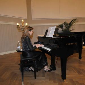 BETWEEN MUSIC AND POETRY BETWEEN MUSIC AND POETRY